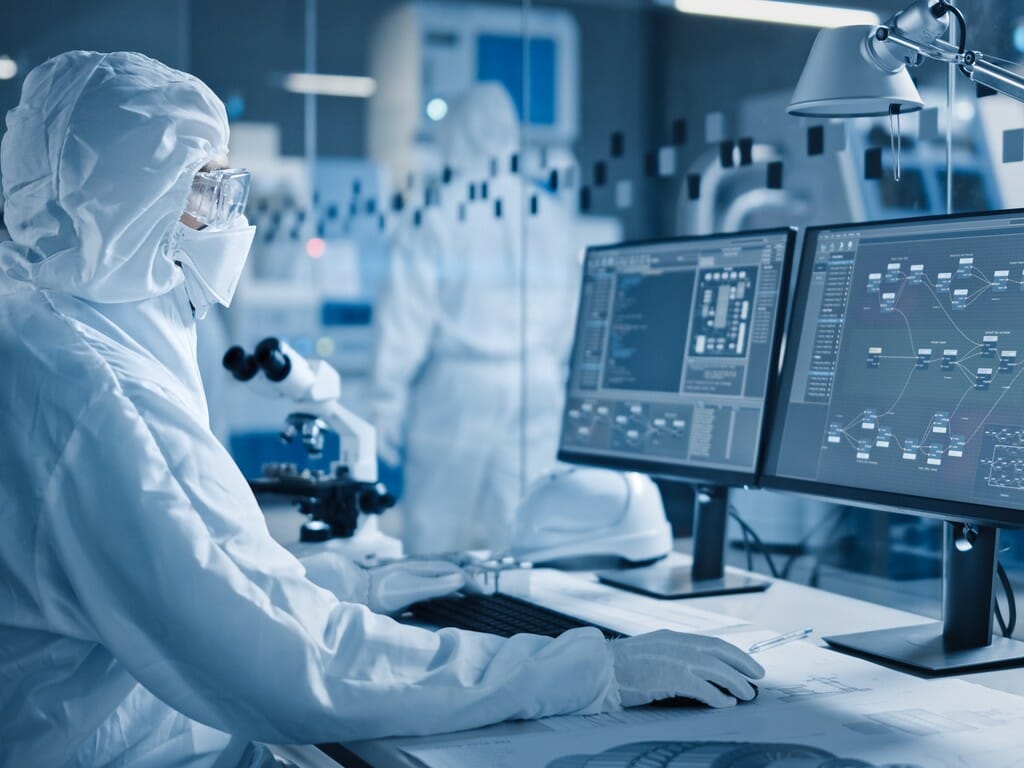 Electronics Factory Cleanroom: Engineer / Scientist in Coveralls